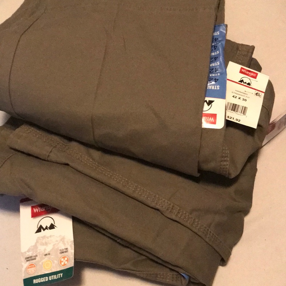 I’m selling these Wrangler Cargoes You can buy